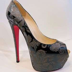 Christian Louboutin Black Highness Arabesque Pumps